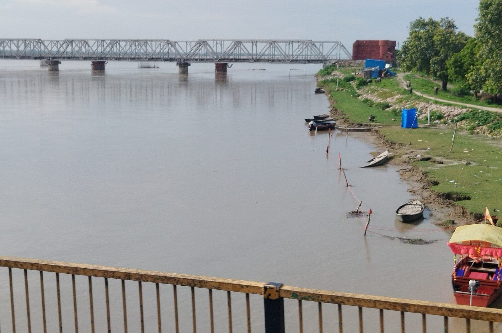 The Elgin Bridge over the Ghaghara between Bahraich and Barabanki